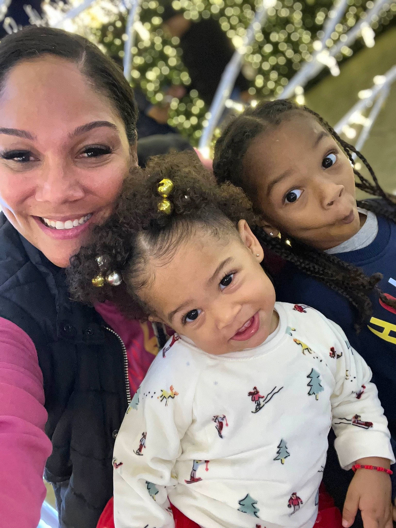 Cataleya is registered to the contest to win money with this photo: baby, cheek, child, event, facial_expression, friendship, fun, hairstyle, happy, head, interaction, iris, joy, leisure, mammal, ornament, people_in_nature, person, skin, sleeve