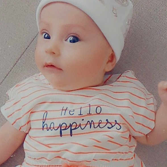 Nélya participe au concours pour gagner de l'argent avec cette photo : baby, baby_products, baby_toddler_clothing, bonnet, cap, cheek, child, clothing, face, fashion_accessory, forehead, hair_accessory, head, headgear, lip, pink, product, skin, sleeve, toddler