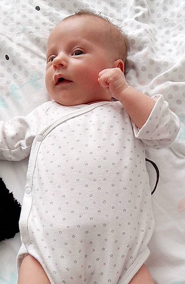 Nélya a rejoint le concours — aidez-le/la à gagner de superbes lots ! baby, baby_products, baby_toddler_clothing, cheek, child, design, pattern, person, product, skin, sleeve, toddler