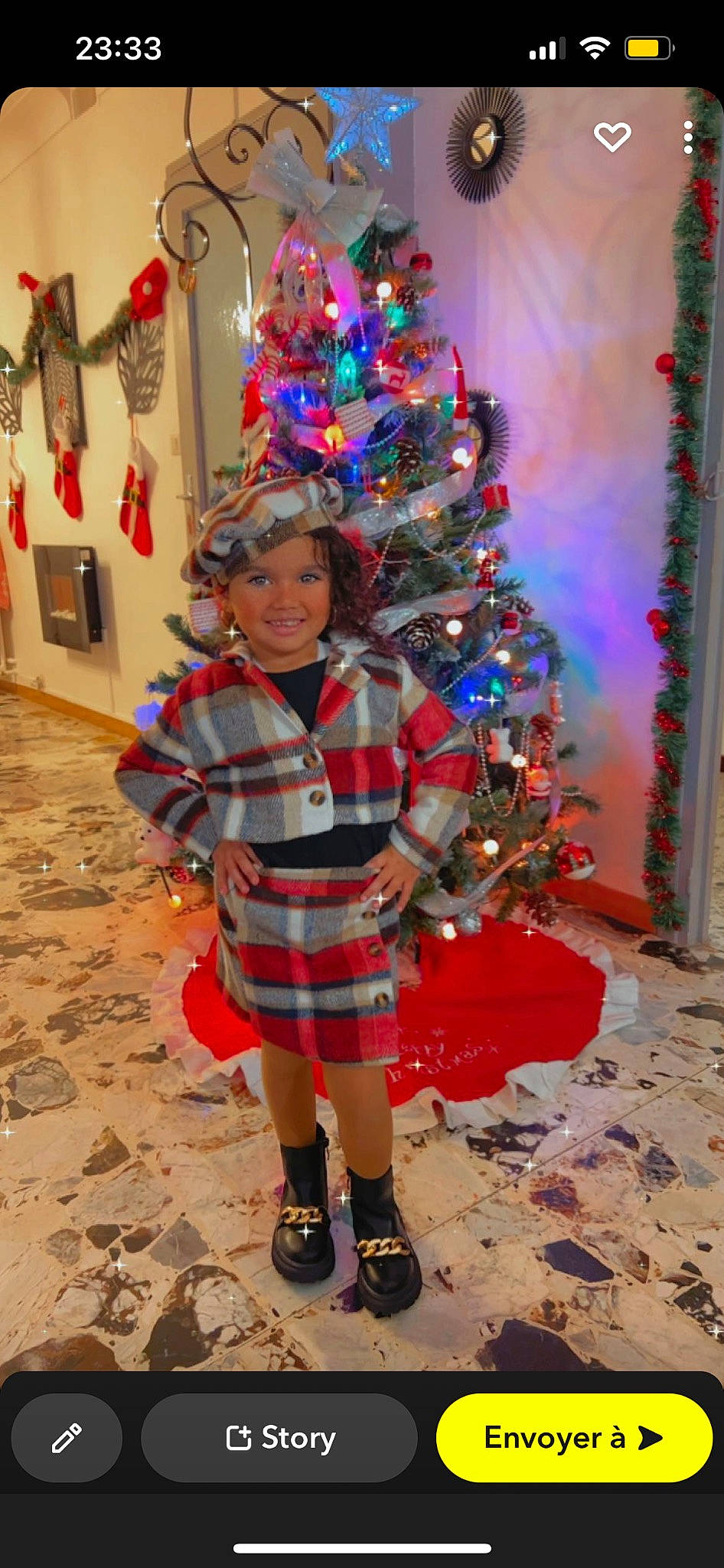 Shelsy a rejoint le concours — aidez-le/la à gagner de superbes lots ! christmas, christmas_decoration, christmas_eve, christmas_ornament, christmas_tree, event, evergreen, fun, happy, headwear, holiday, holiday_ornament, joy, ornament, pattern, person, plaid, plant, smile, tartan