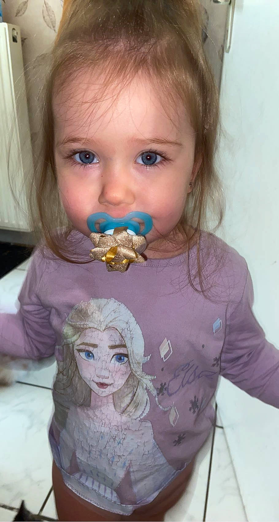 Luna participe au concours pour gagner de l'argent avec cette photo : baby_toddler_clothing, cheek, chin, dress, eye, eyebrow, eyelash, face, forehead, hair, head, iris, lip, mouth, nose, person, pink, skin, sleeve, t_shirt