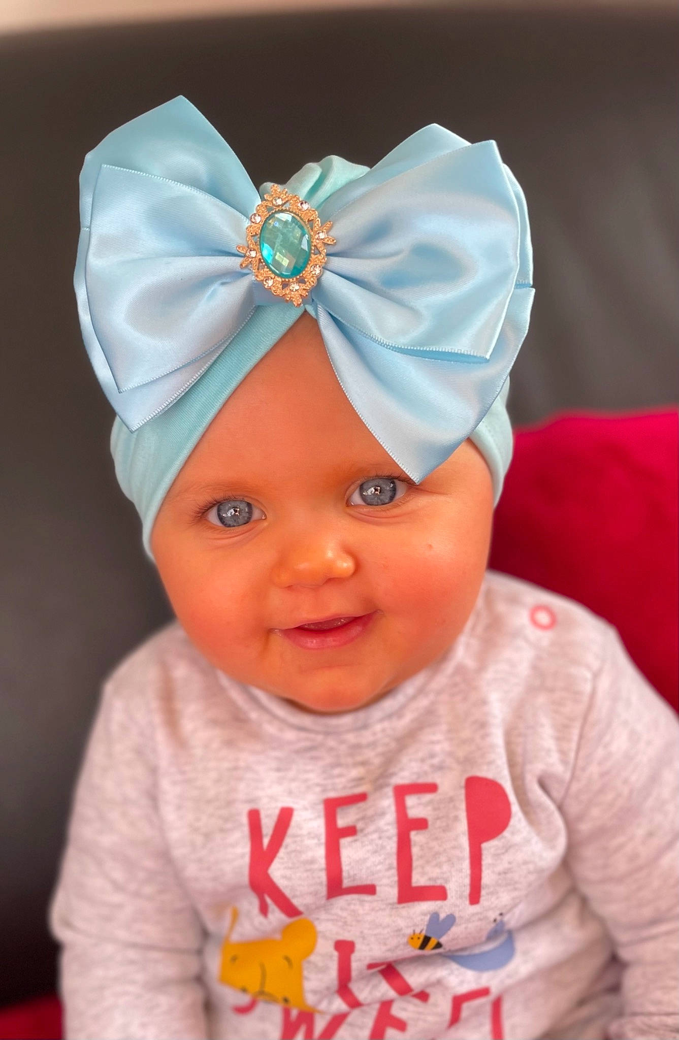 Shelby a rejoint le concours — aidez-le/la à gagner de superbes lots ! baby, baby_toddler_clothing, cap, cheek, chin, eye, face, facial_expression, forehead, happy, headgear, headwear, lip, nose, person, pink, product, skin, sleeve, smile