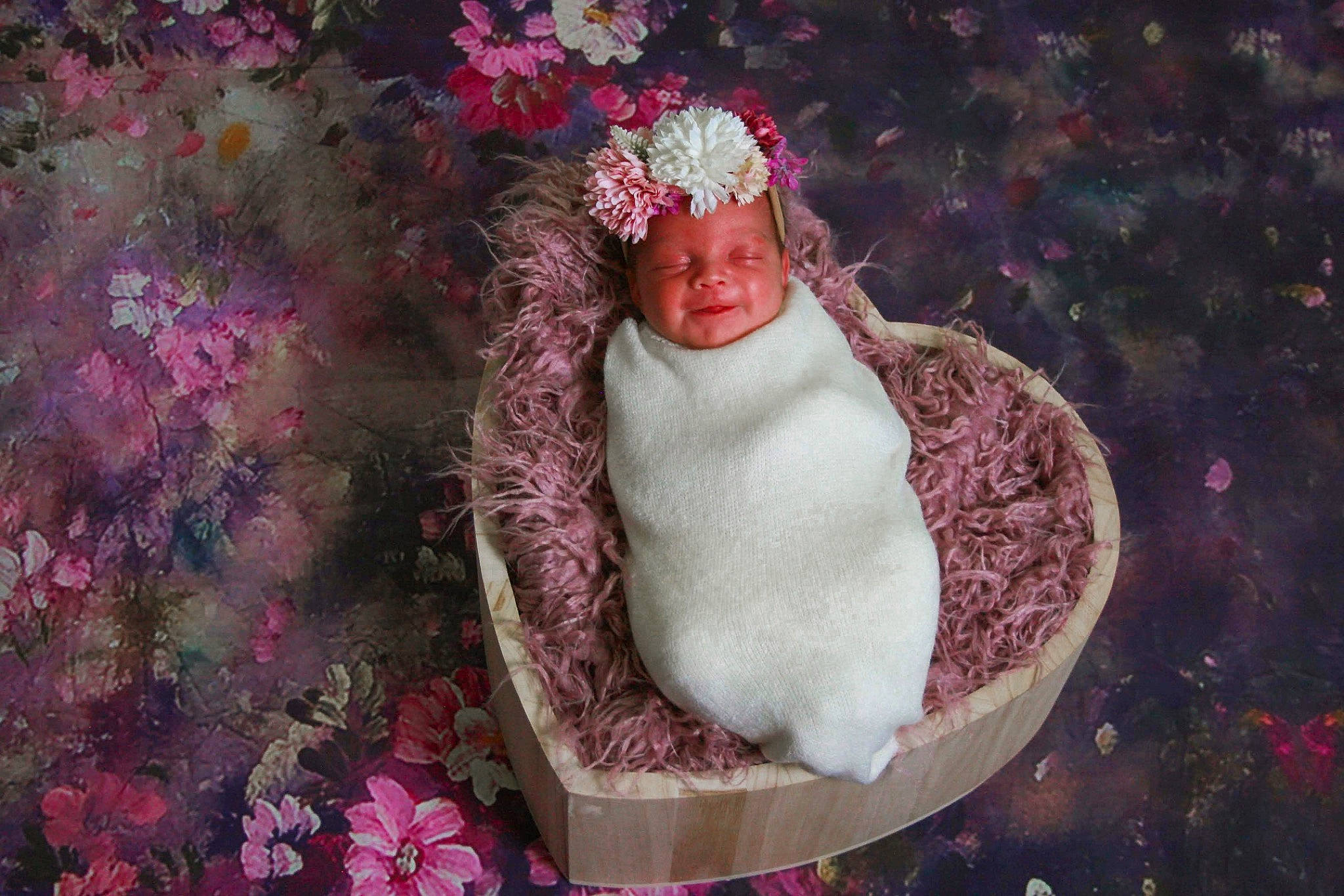 Jersey is registered to the contest to win money with this photo: _geese_and_swans, art, bird, cap, dress, ducks, fashion_accessory, fictional_character, flower, fur, grass, happy, headpiece, headwear, illustration, magenta, painting, person, petal, pink