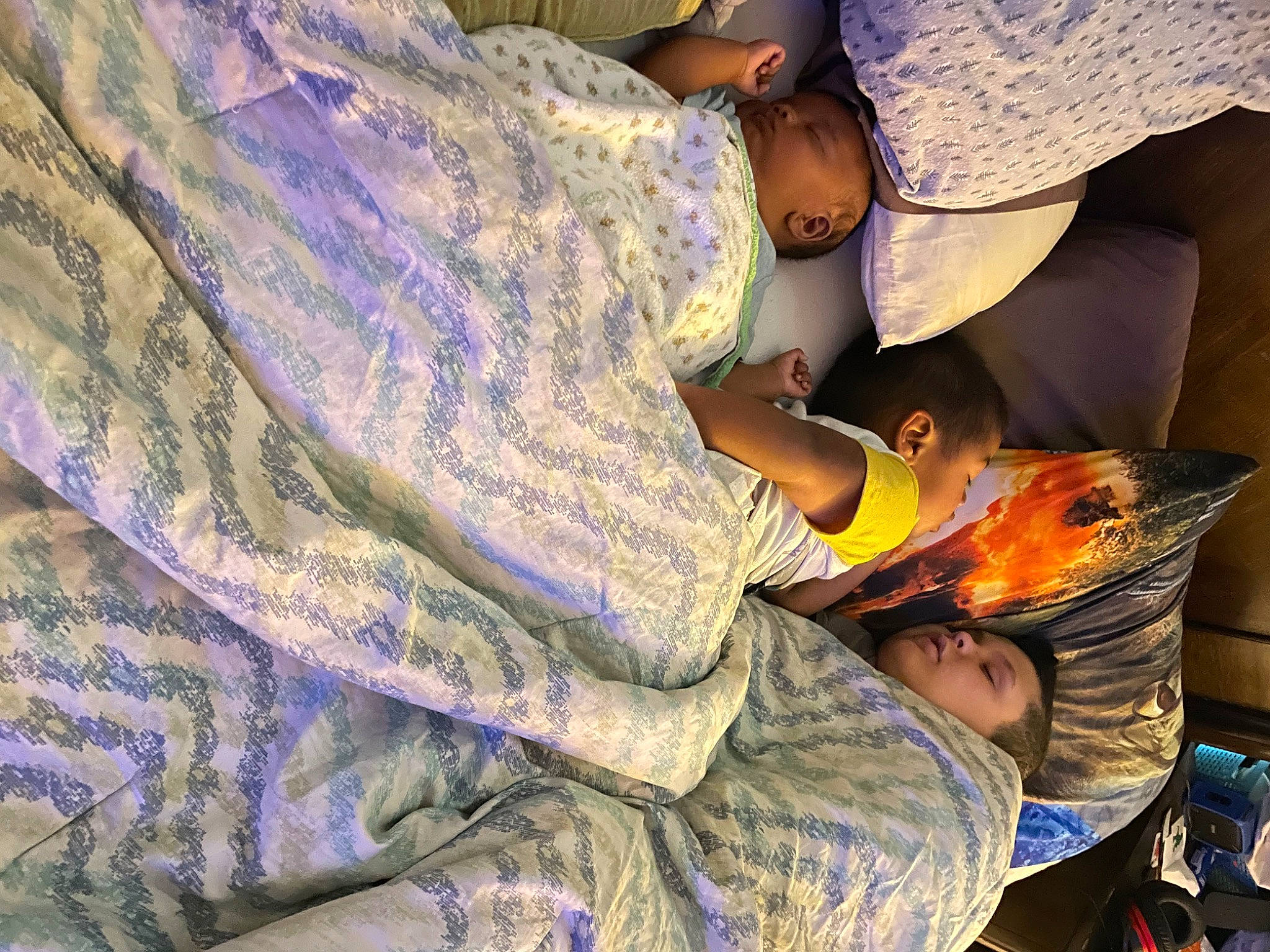 Cai is registered to the contest to win money with this photo: blue, child, comfort, fashion_design, flesh, fun, hat, human_leg, linens, magenta, pattern, person, purple, room, service, t_shirt, visual_arts, woolen, woven_fabric