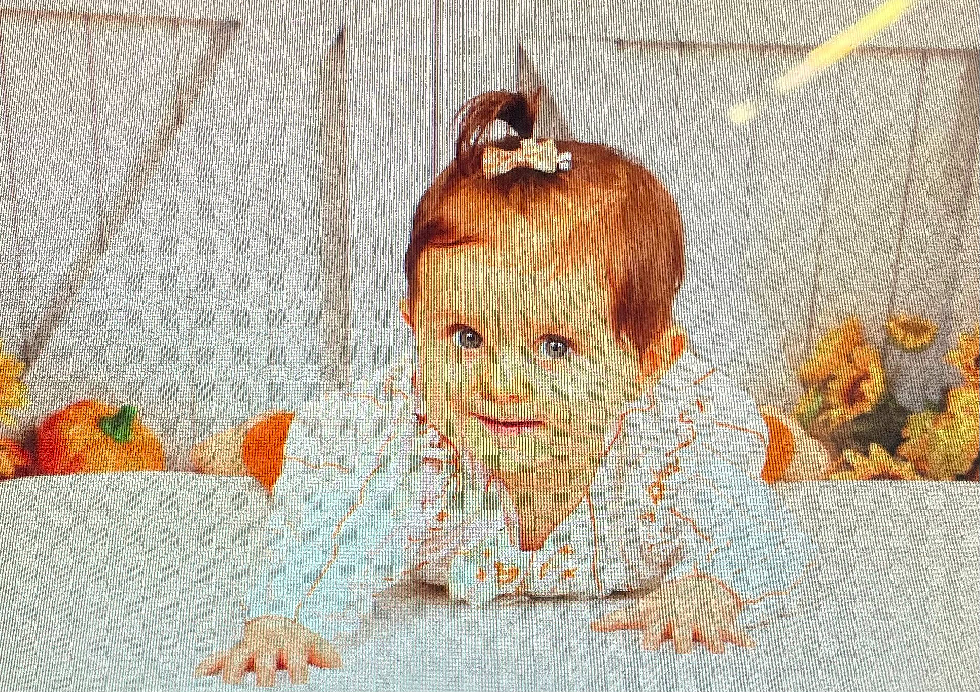 Lya a rejoint le concours — aidez-le/la à gagner de superbes lots ! baby, baby_products, baby_toddler_clothing, child, dress, fashion_accessory, flooring, happy, headpiece, iris, linens, orange, pattern, peach, person, product, room, sleeve, smile, toddler