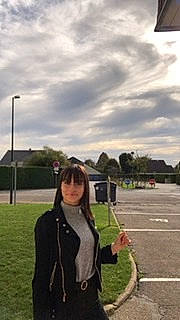 Julie participe au concours pour gagner de l'argent avec cette photo : glasses, grass, jacket, leisure, long_hair, outerwear, photography, plant, recreation, selfie, tourism, travel, tree