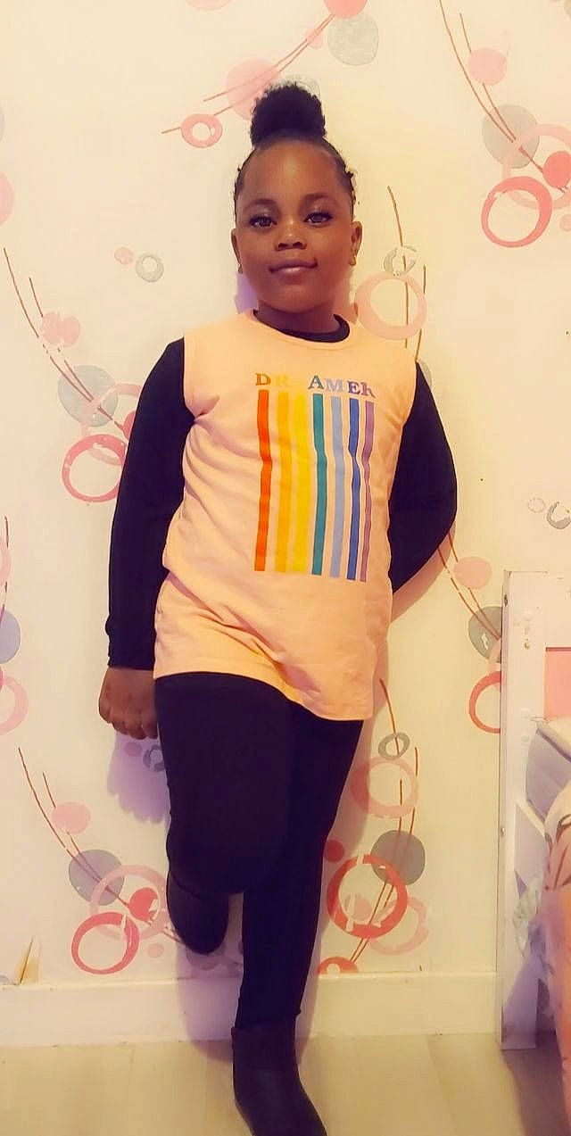 Angel a rejoint le concours — aidez-le/la à gagner de superbes lots ! chest, cool, dress, eyewear, fashion, fashion_design, happy, jersey, knee, leg, neck, person, sleeve, sportswear, street_fashion, textile, thigh, trunk, vest, waist