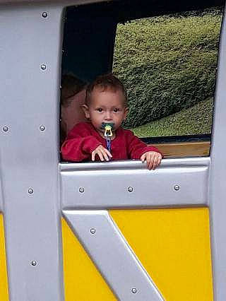 Mayssa a rejoint le concours — aidez-le/la à gagner de superbes lots ! child, person, play, product, toddler, yellow