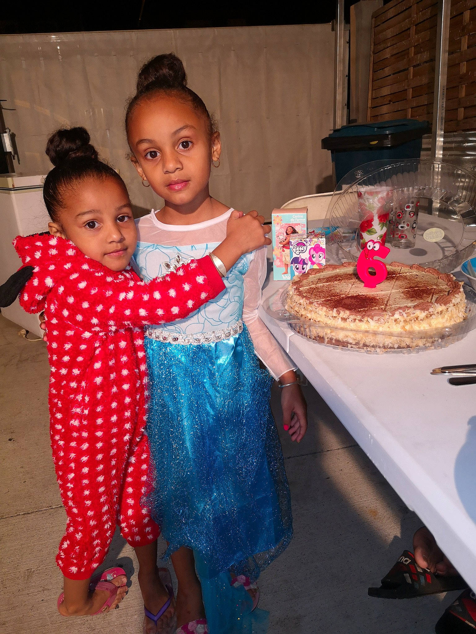 Lugina participe au concours pour gagner de l'argent avec cette photo : child, event, party, person, toddler