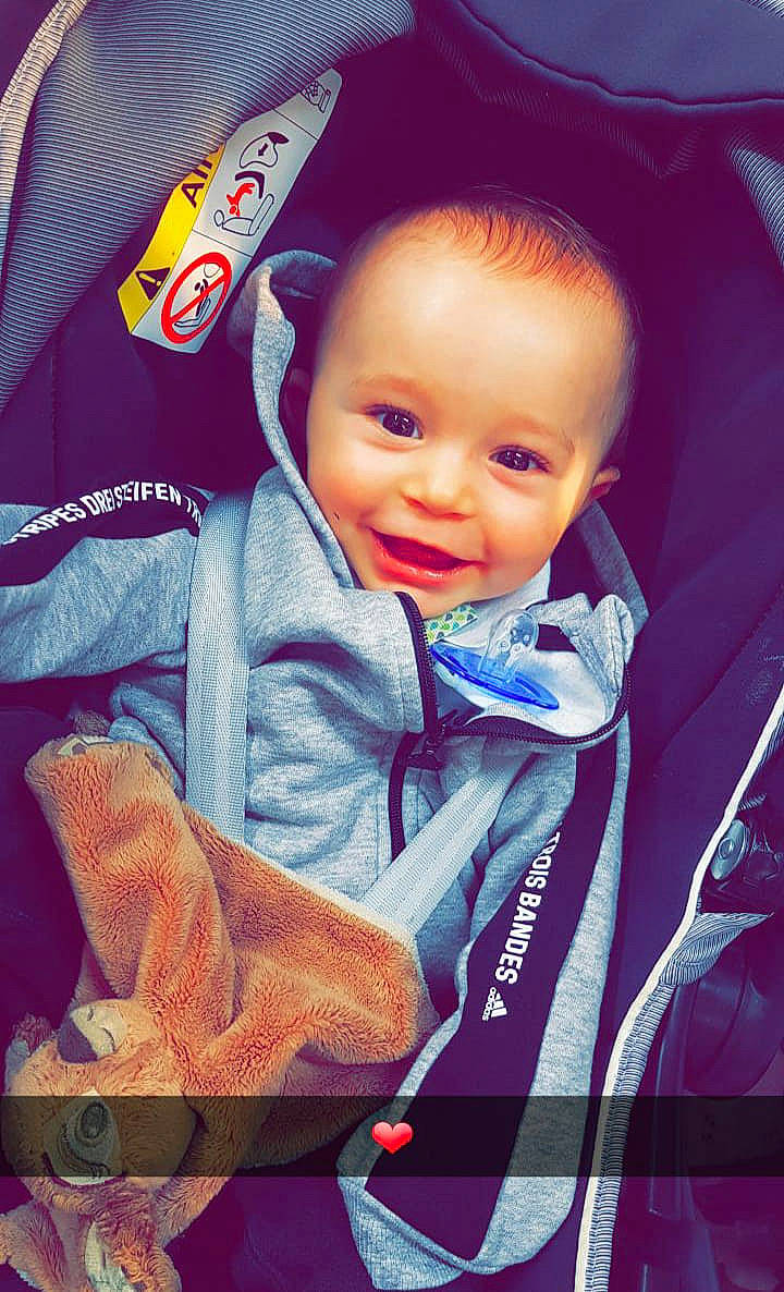 Mathys a rejoint le concours — aidez-le/la à gagner de superbes lots ! car_seat, child, cool, ear, joy, nose, person, play, toddler