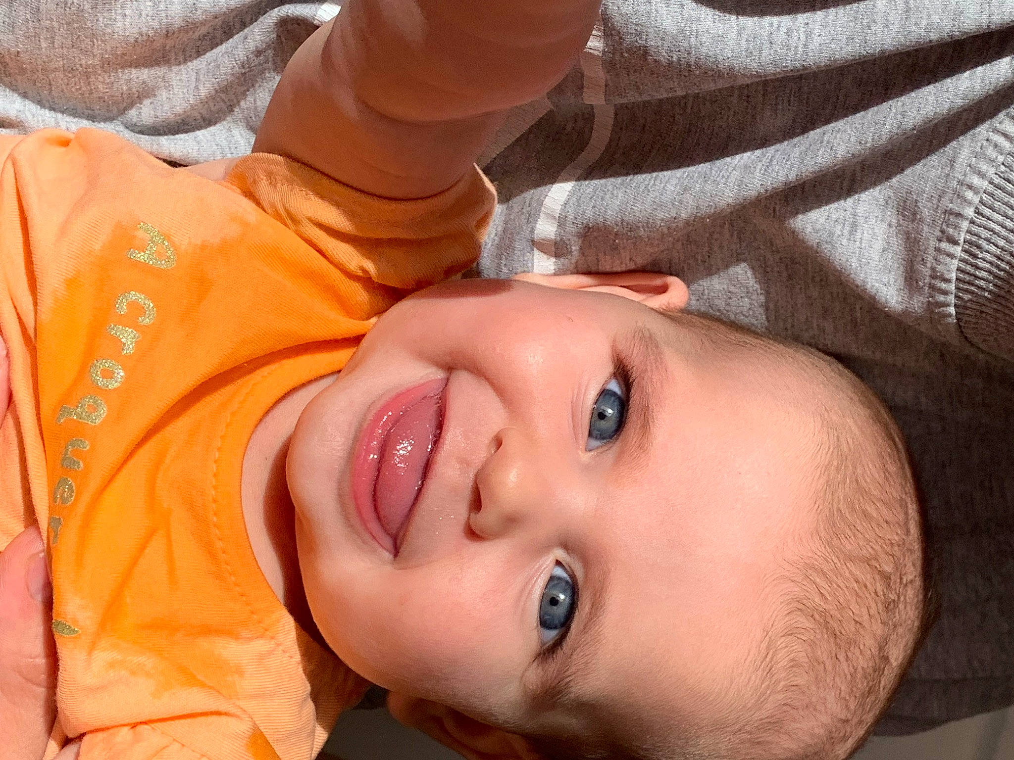 Joy participe au concours pour gagner de l'argent avec cette photo : cheek, chin, ear, eyebrow, eyelash, forehead, gesture, happy, iris, joy, lip, mouth, neck, nose, orange, organ, person, plant, skin, smile