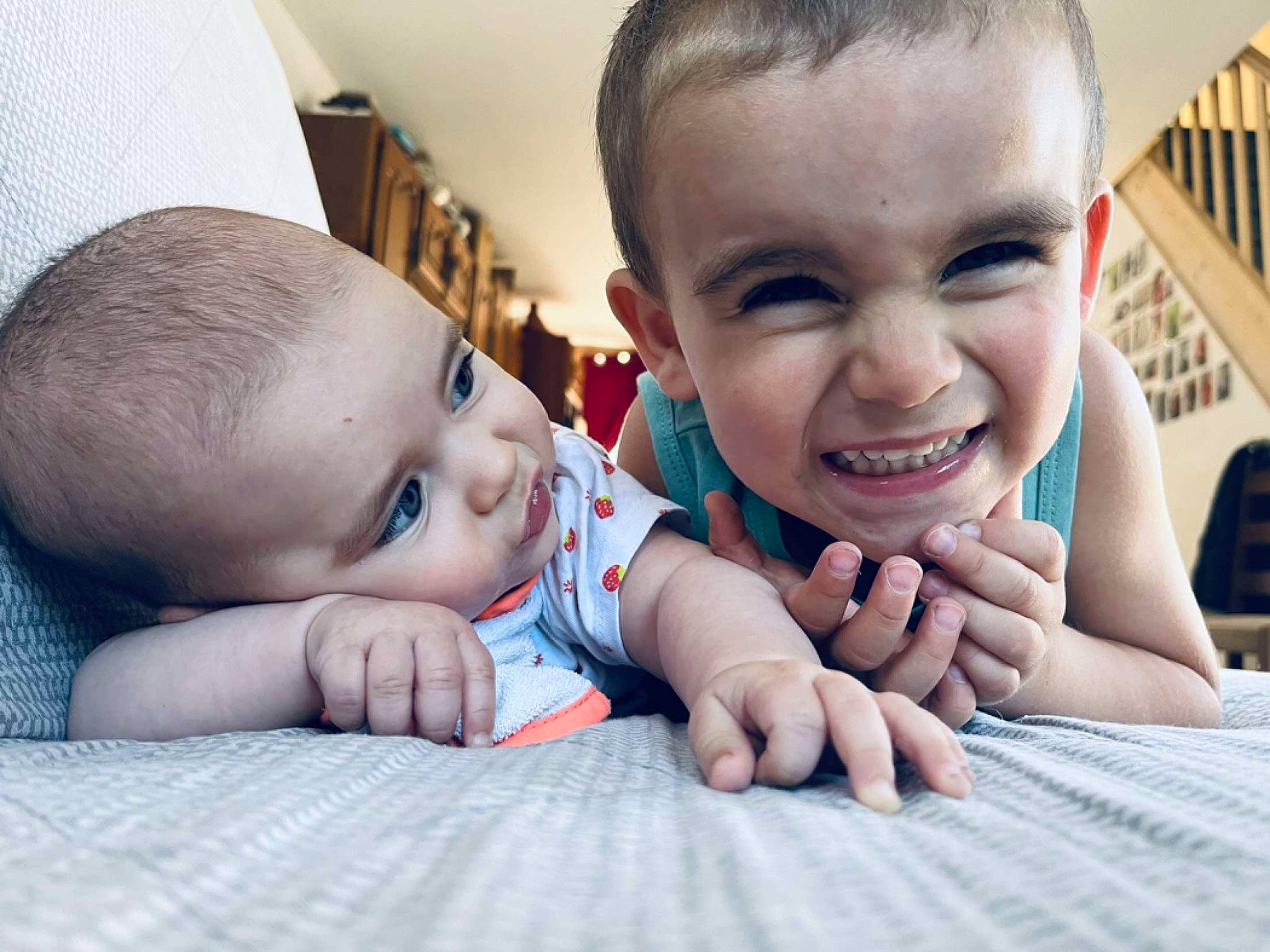 Joy a rejoint le concours — aidez-le/la à gagner de superbes lots ! baby, baby_toddler_clothing, cheek, chin, comfort, eyebrow, facial_expression, finger, flooring, fun, gesture, hand, happy, head, iris, joy, mouth, nose, person, skin