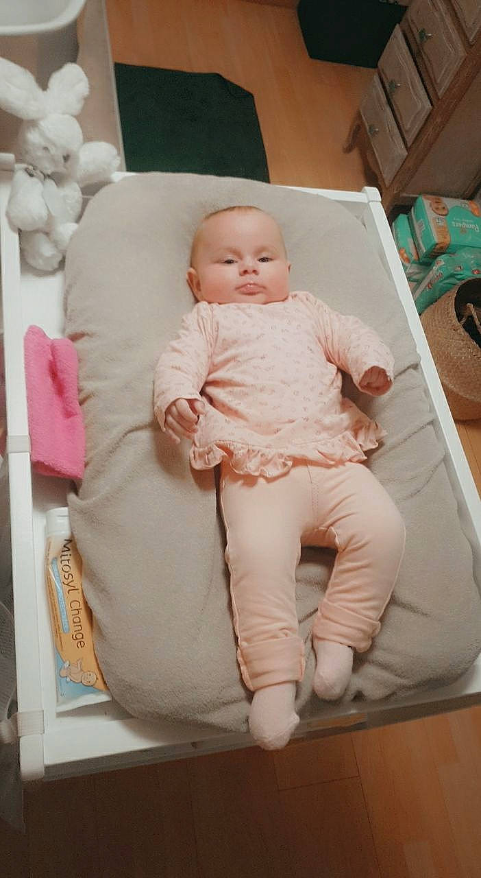Victory participe au concours pour gagner de l'argent avec cette photo : abdomen, baby, baby_products, baby_safety, baby_sleeping, baby_toddler_clothing, cheek, child, comfort, eye, foot, linens, peach, person, pink, room, sitting, skin, sleeve, textile
