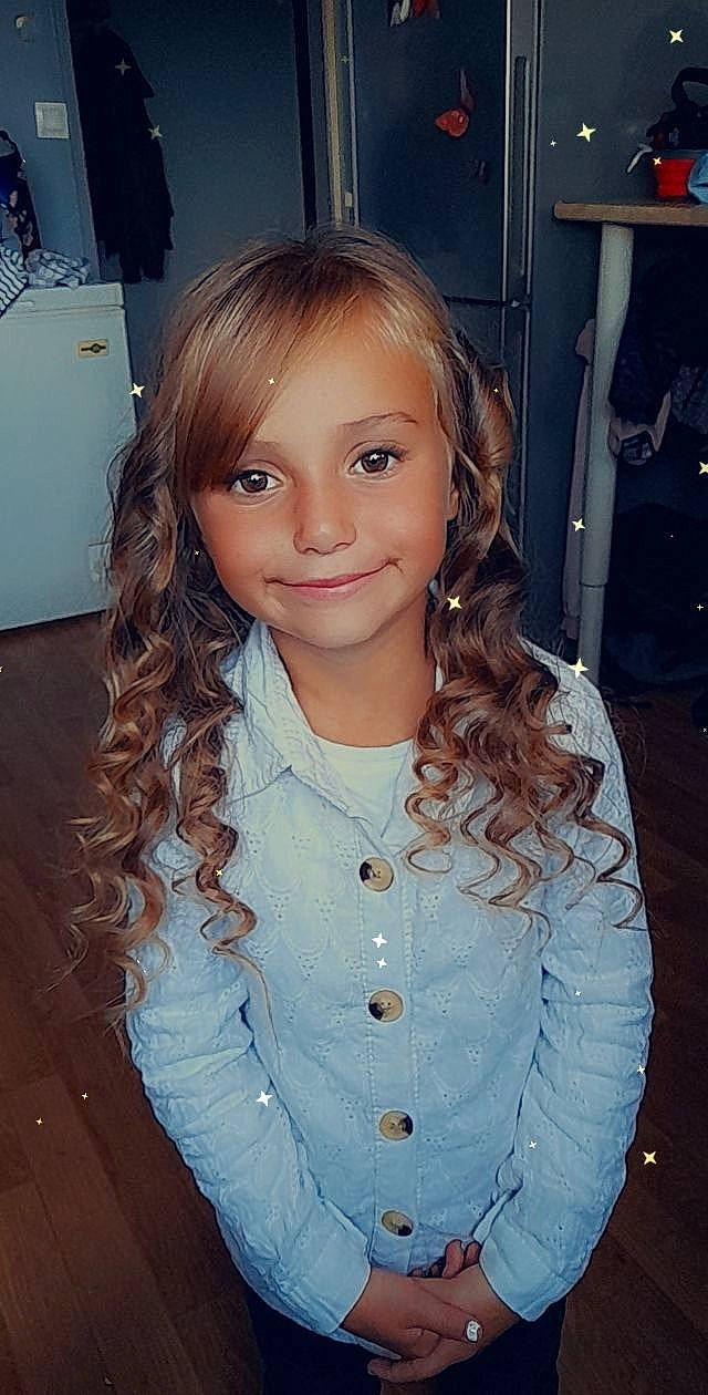 Keylia a rejoint le concours — aidez-le/la à gagner de superbes lots ! bangs, beauty, black_hair, cool, eyelash, fashion, fashion_design, formal_wear, hair, hairstyle, happy, jacket, joy, layered_hair, lip, long_hair, makeover, person, sleeve, smile