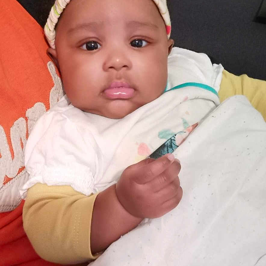 Shama Abigaelle participe au concours pour gagner de l'argent avec cette photo : baby, blanket, child, clothing, comfort, couch, cozy, curtain, expression, face, hand, headband, indoor, person, portrait, resting, seated, skin, sleeve, young_child