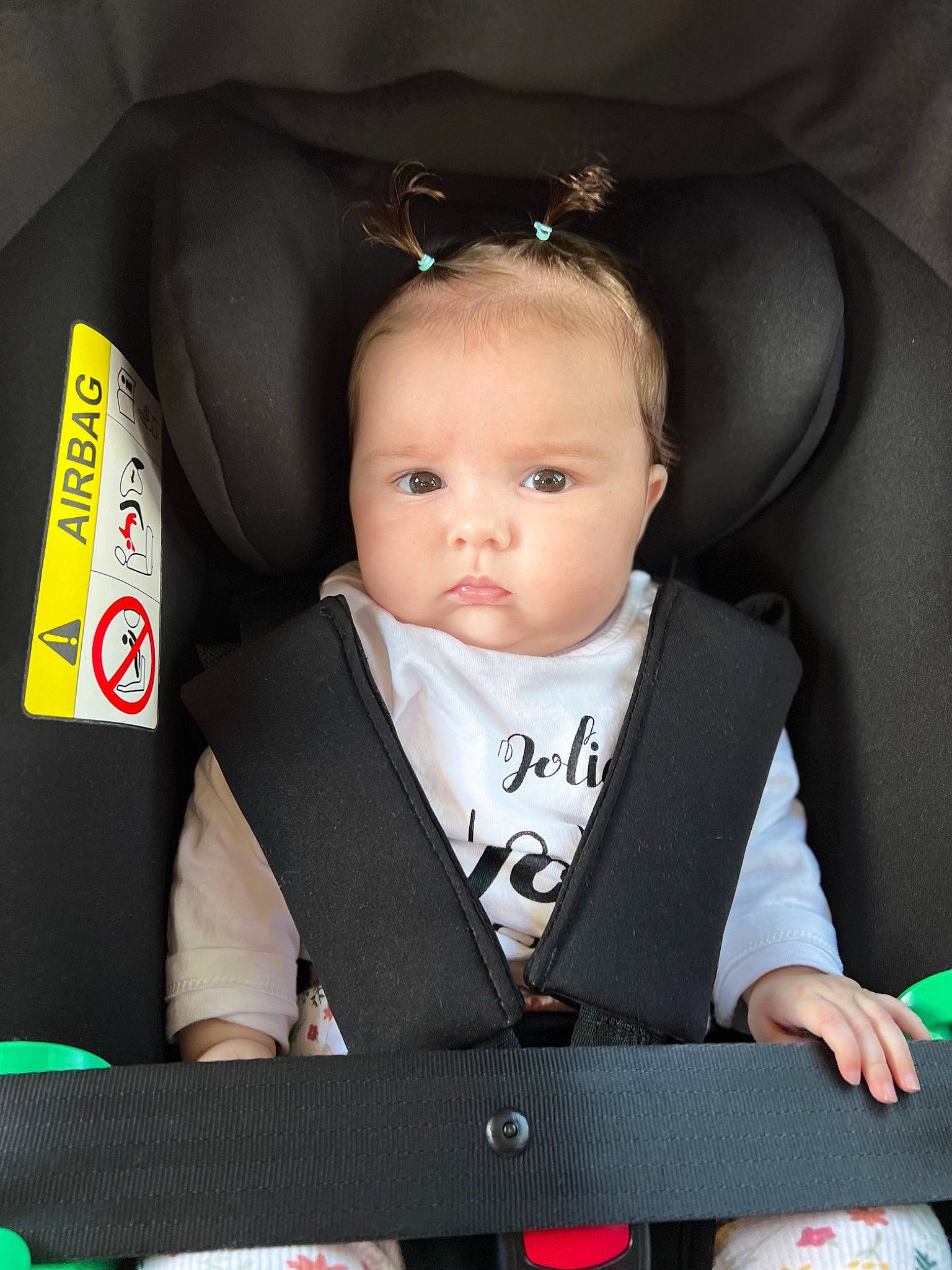 Angelina a rejoint le concours — aidez-le/la à gagner de superbes lots ! auto_part, baby, baby_carriage, baby_in_car_seat, baby_products, baby_toddler_clothing, black, car_seat, cheek, child, comfort, eye, fun, hair, head, person, product, seat_belt, sleeve, toddler