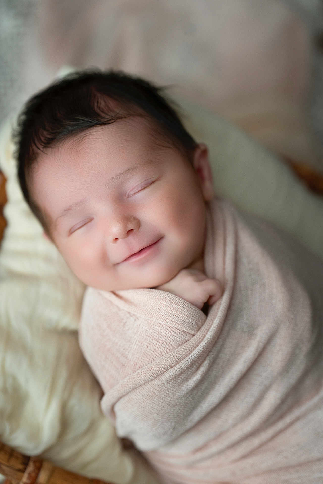 Lolya participe au concours pour gagner de l'argent avec cette photo : baby, sleeping, smile, blanket, swaddle, newborn, face, infant, cozy, basket, soft, peaceful, cute, portrait, wrapped, child, skin, head, resting, closeup