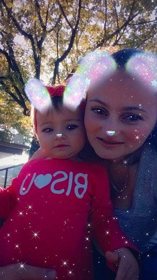 Rosalie participe au concours pour gagner de l'argent avec cette photo : child, ear, fawn, fun, happy, head, interaction, joy, person, photography, pink, smile, toddler