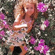 Tahina participe au concours pour gagner de l'argent avec cette photo : annual_plant, child_model, dianthus, fictional_character, flower, petal, pink, pink_family, plant, shrub, spring, wildflower