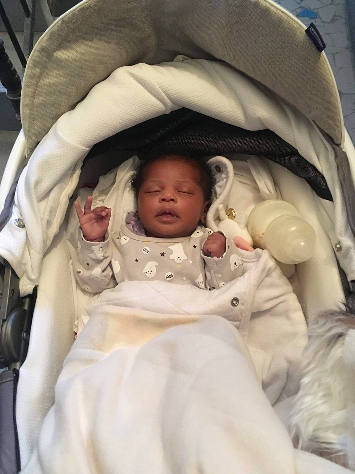 Dayana participe au concours pour gagner de l'argent avec cette photo : baby, baby_carriage, baby_products, child, person, product, sleep, smile, toddler