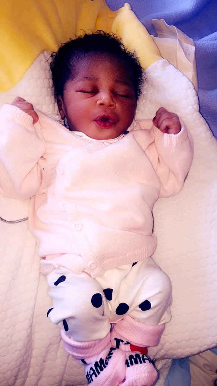 Dayana participe au concours pour gagner de l'argent avec cette photo : baby, bedtime, cheek, child, face, happy, head, lip, mouth, nose, person, pink, skin, smile, textile, toddler