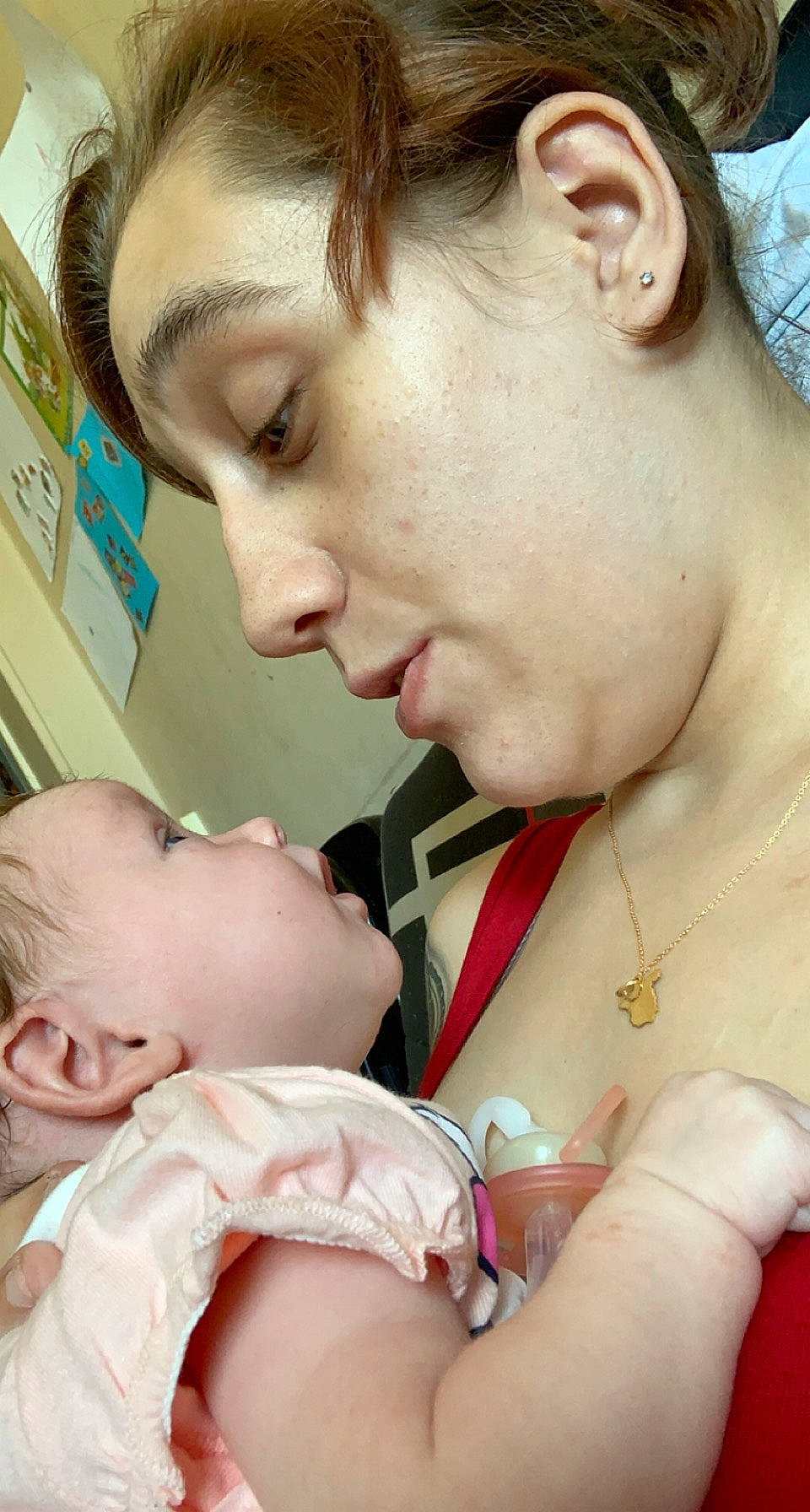 Louana a rejoint le concours — aidez-le/la à gagner de superbes lots ! baby, baby_toddler_clothing, cheek, child, comfort, ear, event, eyelash, facial_expression, gesture, happy, jewellery, mouth, nail, neck, nose, person, service, skin, thumb