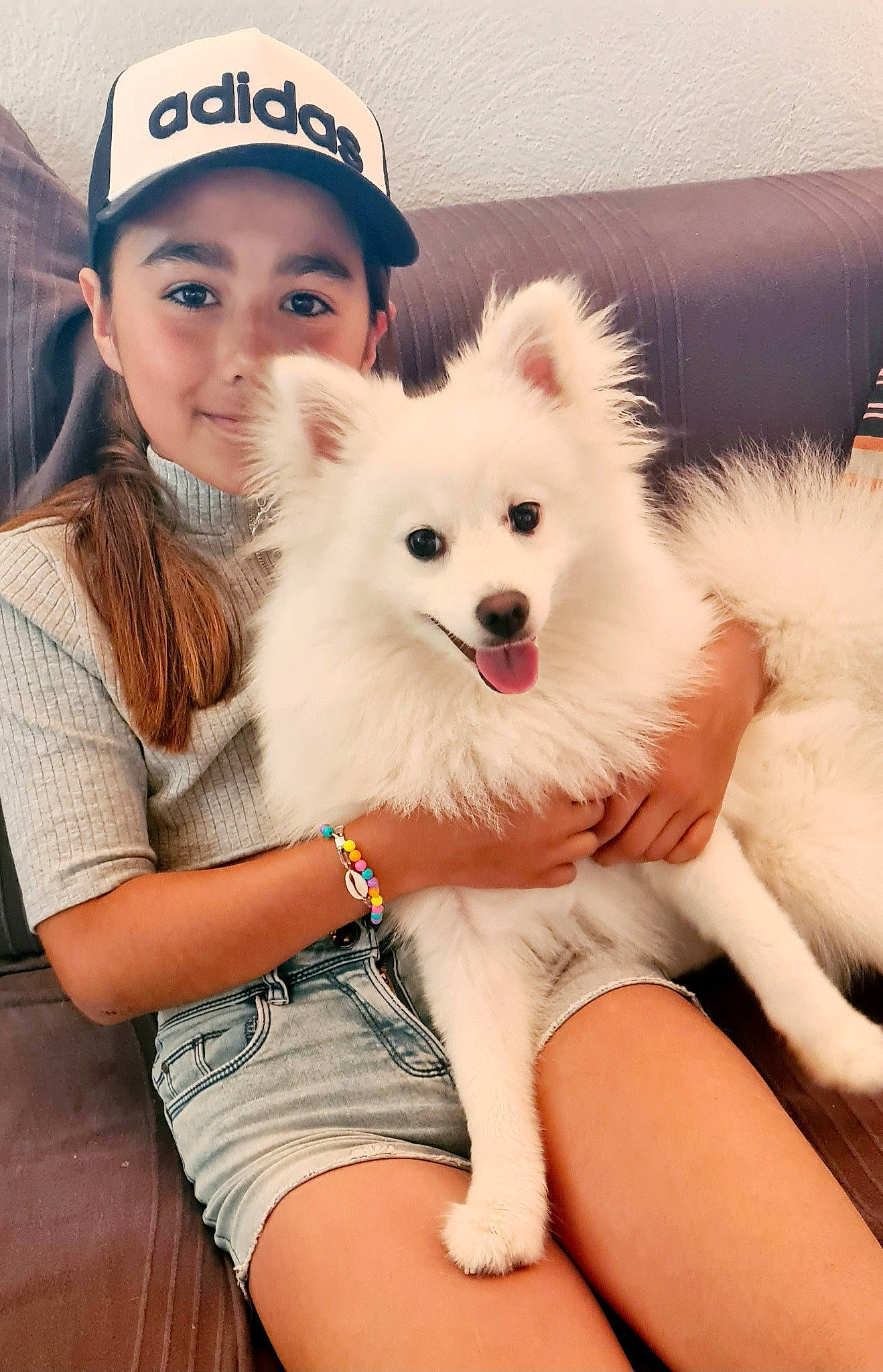 Fanny participe au concours pour gagner de l'argent avec cette photo : baseball_cap, canidae, cap, carnivore, companion_dog, dog, dog_breed, eye, fashion_accessory, fawn, flash_photography, friendship, fur, german_spitz, happy, interaction, mammal, skin, smile, spitz