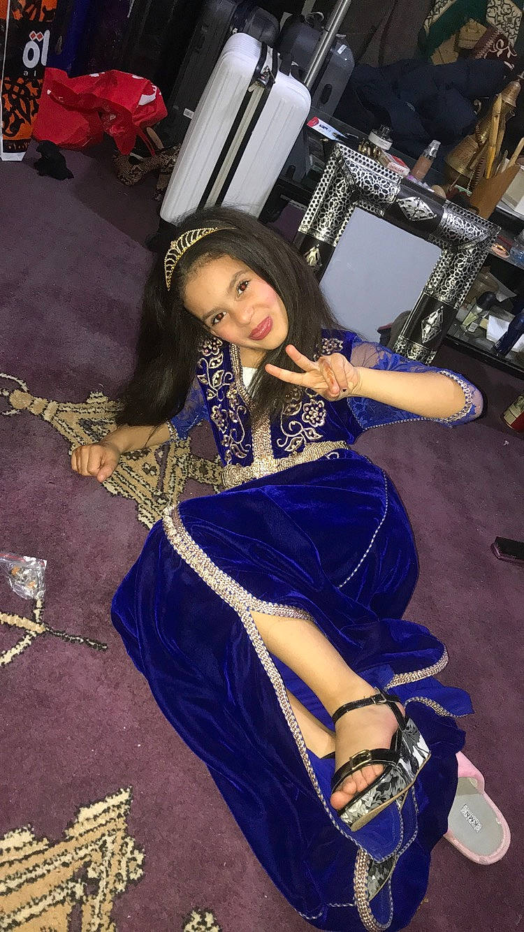 Ahlem participe au concours pour gagner de l'argent avec cette photo : black_hair, joy, long_hair, person