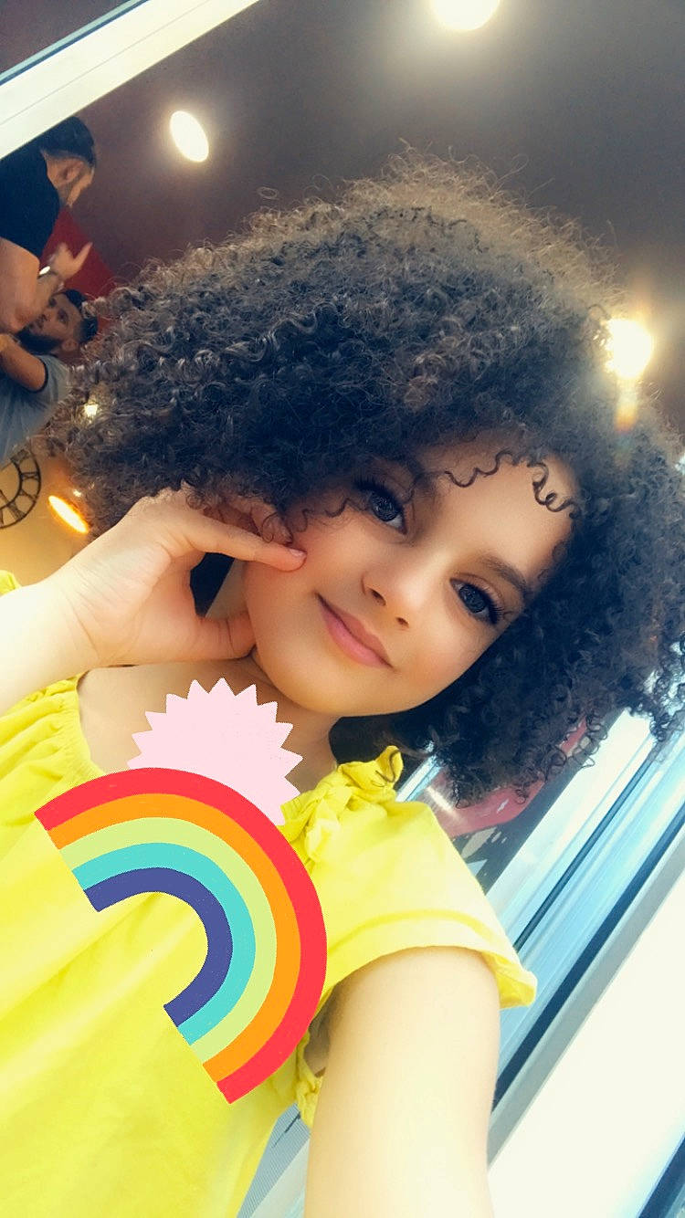 Ahlem a rejoint le concours — aidez-le/la à gagner de superbes lots ! afro, baby, beauty, black_hair, blurred, child, hair, happy, joy, love, nose, person, photography, selfie, sky, smile, toddler, yellow