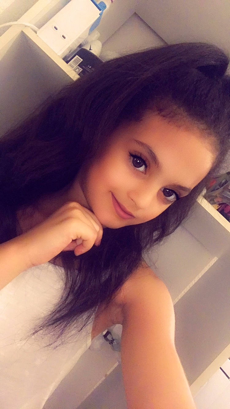 Ahlem a rejoint le concours — aidez-le/la à gagner de superbes lots ! beauty, black_hair, brown_hair, chin, eye, eyebrow, face, forehead, hair, hair_coloring, hairstyle, head, joy, lip, long_hair, mouth, nose, person, photography, selfie