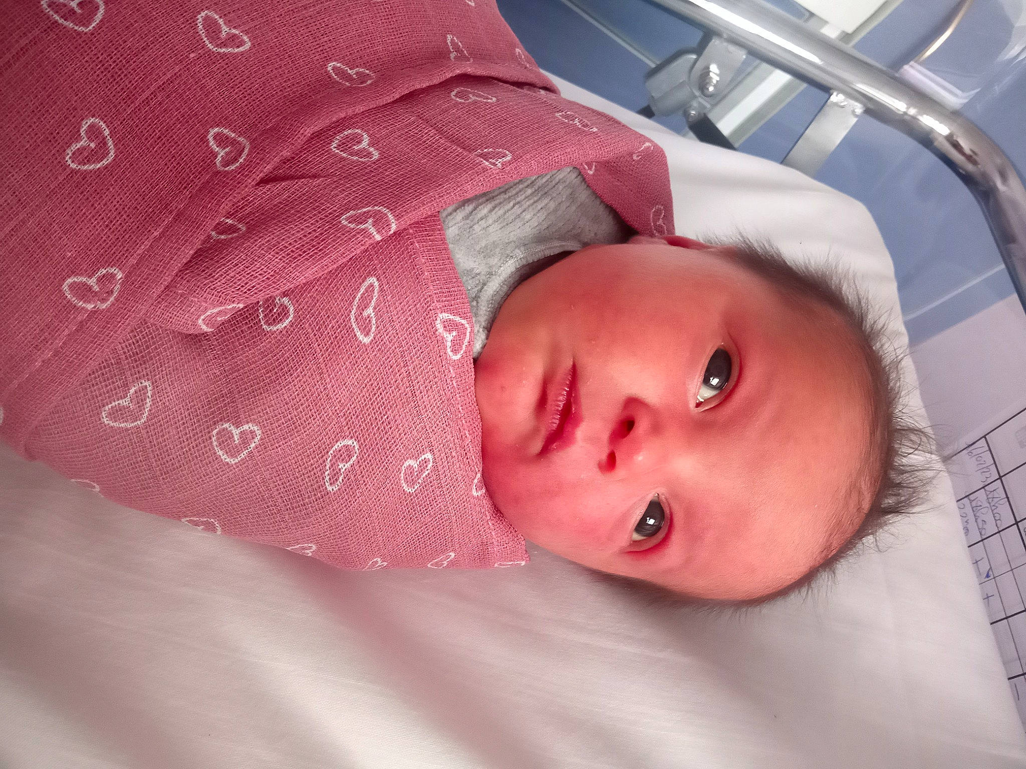 Lily participe au concours pour gagner de l'argent avec cette photo : baby, baby_products, baby_safety, baby_toddler_clothing, cheek, child, chin, comfort, eye, eyebrow, head, human_body, iris, linens, lip, mouth, nose, person, product, skin