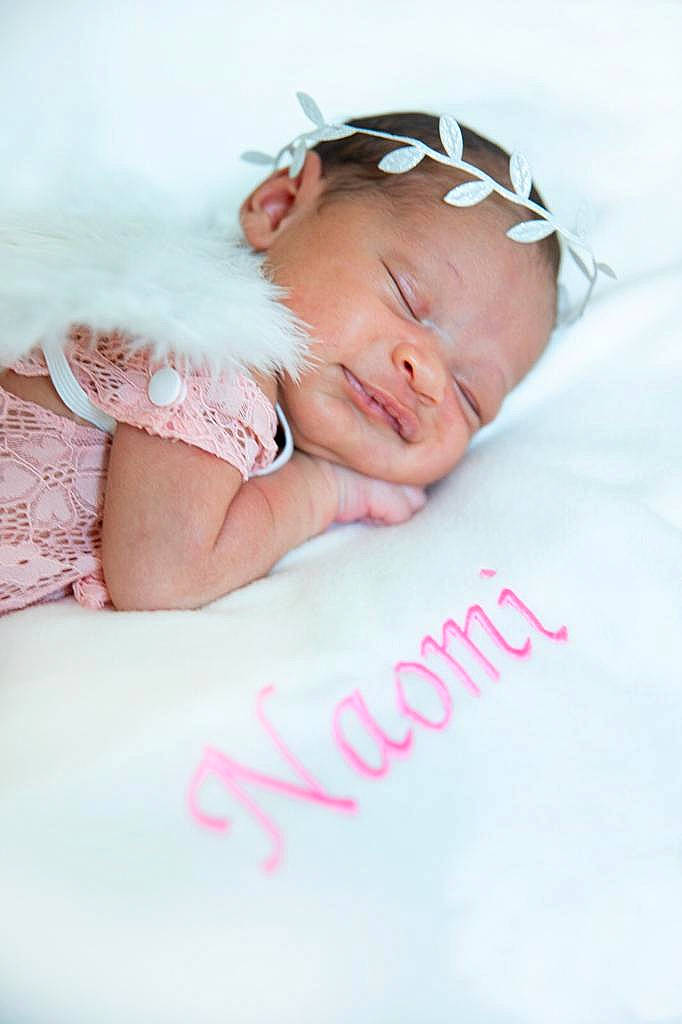 Naomi participe au concours pour gagner de l'argent avec cette photo : baby, baby_sleeping, baby_toddler_clothing, bedtime, cheek, child, comfort, fashion_accessory, flash_photography, font, grass, happy, linens, lip, pattern, person, pink, portrait_photography, skin, textile