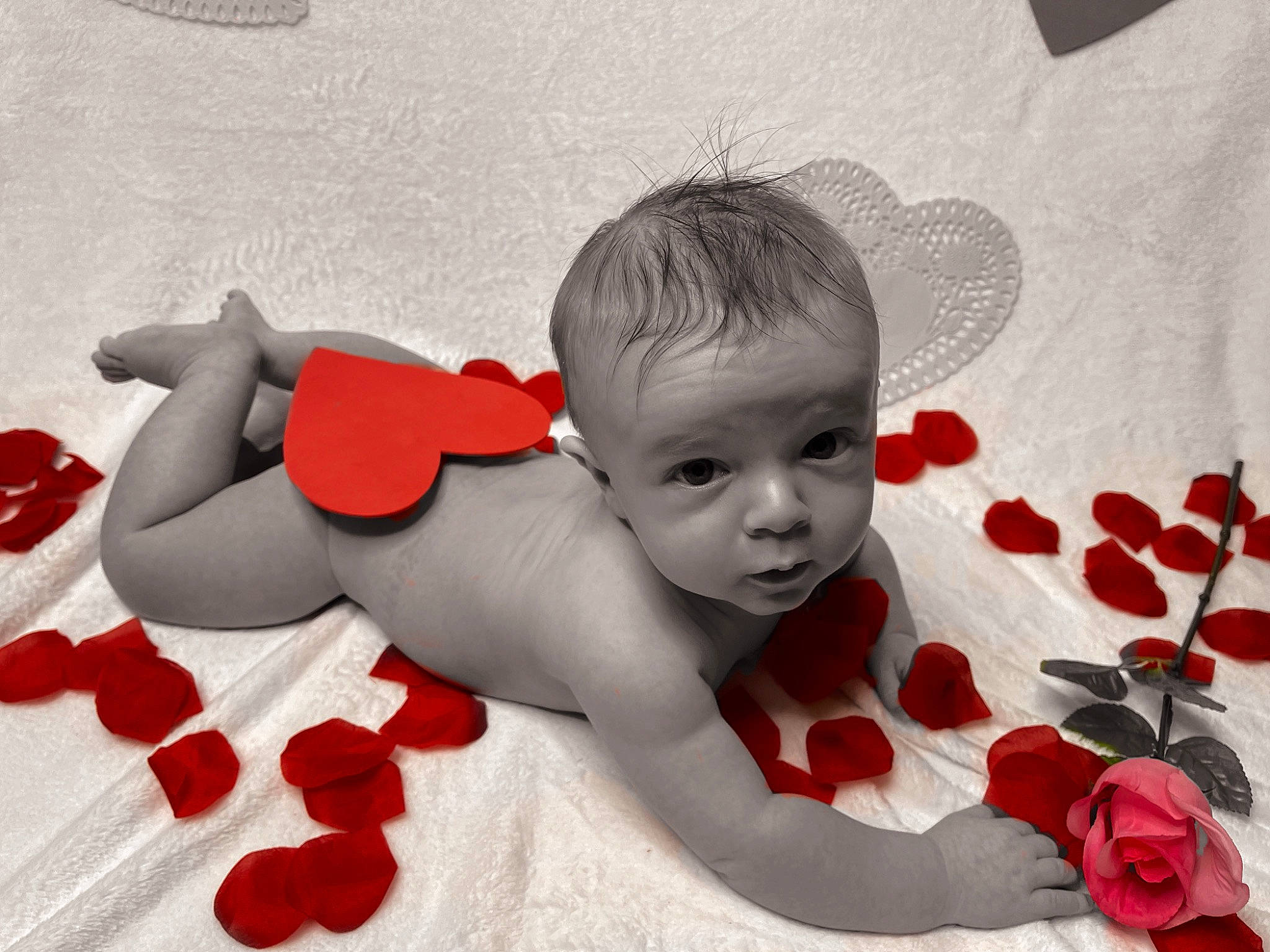 Kamdon is registered to the contest to win money with this photo: baby, baby_toddler_clothing, carmine, chest, child, eyelash, fictional_character, finger, gesture, happy, heart, holiday, linens, lip, love, pattern, person, petal, red, rose_order