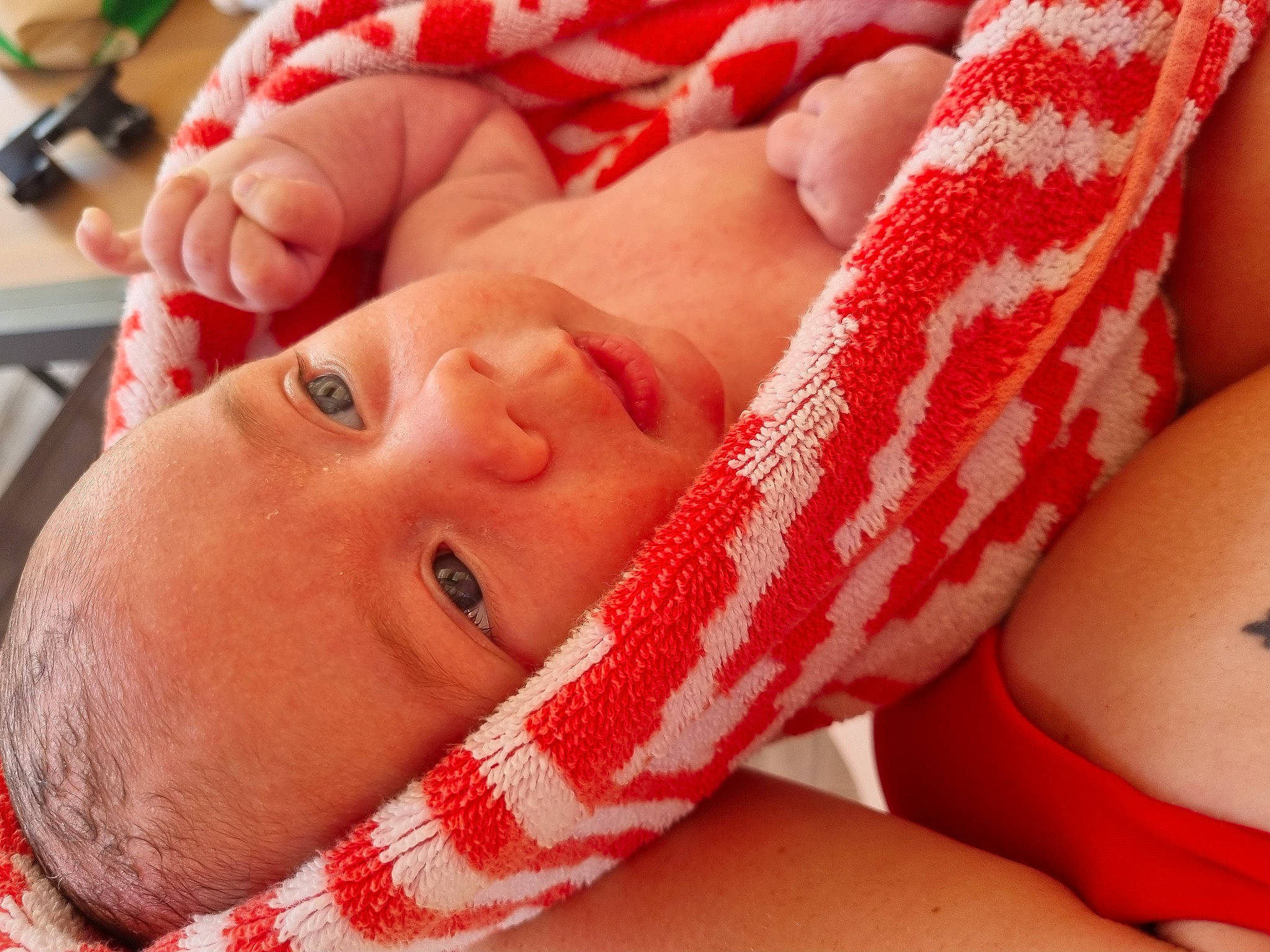 Abby participe au concours pour gagner de l'argent avec cette photo : arm, comfort, eye, eyebrow, eyelash, face, hand, head, human, human_body, jaw, joint, leg, lip, mouth, muscle, neck, nose, person, skin