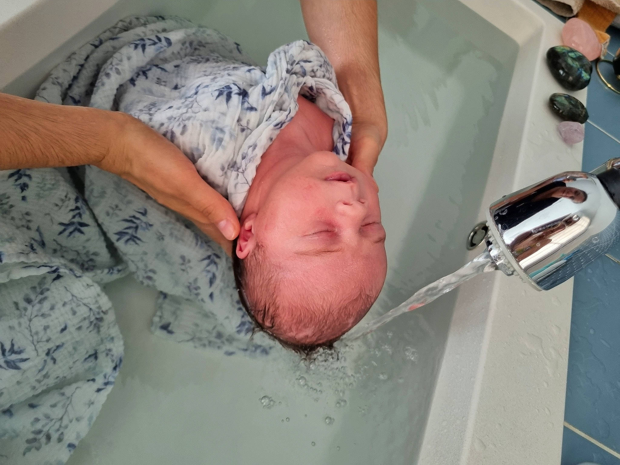 Abby participe au concours pour gagner de l'argent avec cette photo : automotive_lighting, baby, baby_products, baby_toddler_clothing, bedding, bedtime, child, childbirth, comfort, eyewear, finger, hood, hospital, linens, mouth, nap, patient, person, room, toddler