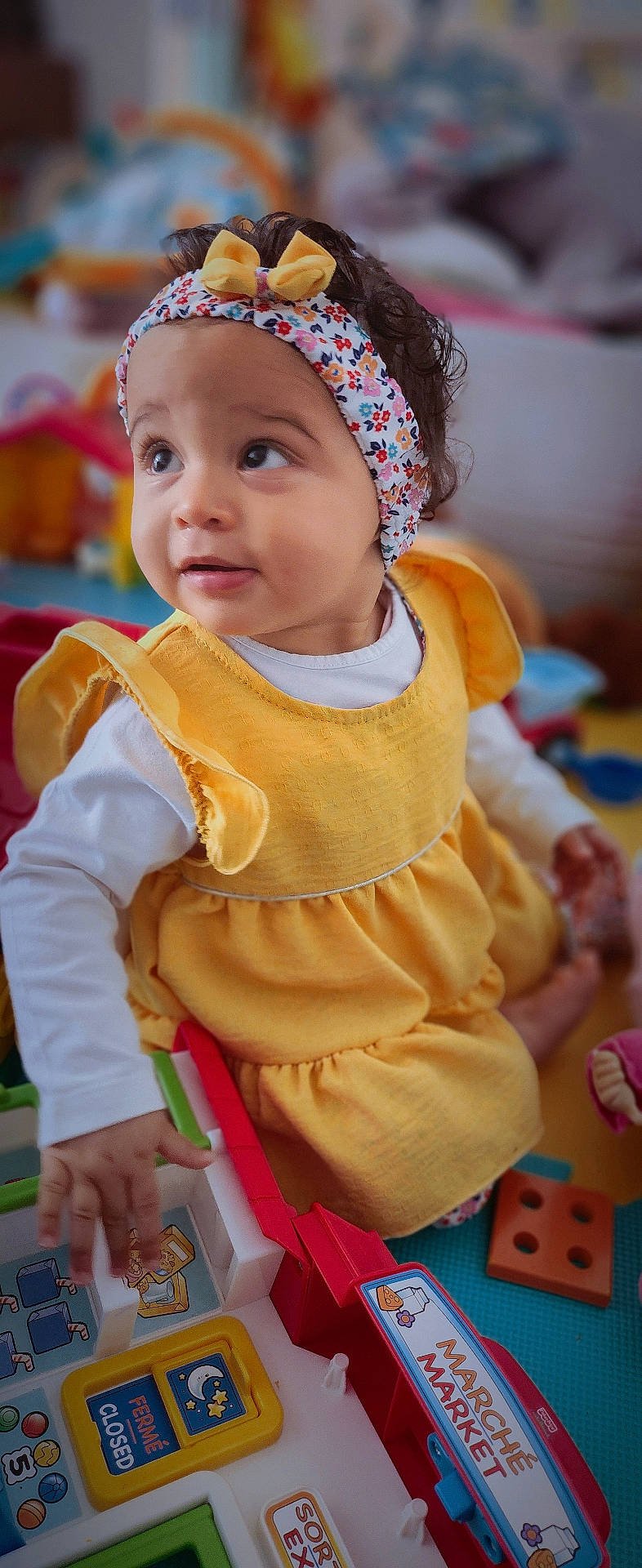 Alba participe au concours pour gagner de l'argent avec cette photo : accessories, applique, baby, bodypart, bonnet, cap, clothing, face, finger, hand, happy, hat, head, headband, pattern, person, photography, portrait, smile, toy