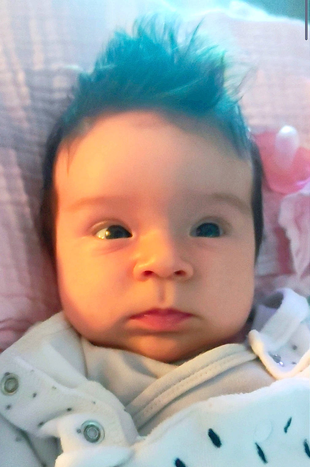 Lisa participe au concours pour gagner de l'argent avec cette photo : baby, cheek, chin, ear, eye, eyebrow, eyelash, face, forehead, happy, head, iris, lip, mouth, nose, person, skin, sleeve, smile, textile