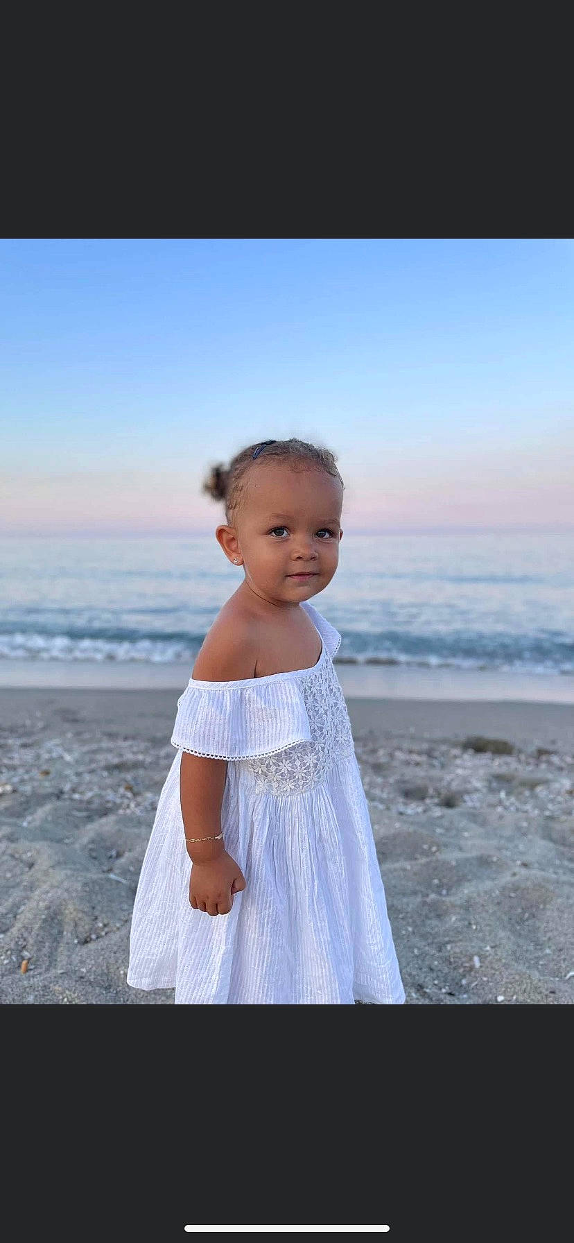 Sheyla a rejoint le concours — aidez-le/la à gagner de superbes lots ! beach, clothing, cloud, day_dress, dress, electric_blue, fashion_design, flash_photography, formal_wear, gown, happy, horizon, people_in_nature, person, photograph, sand, shoulder, sky, sleeve, toddler