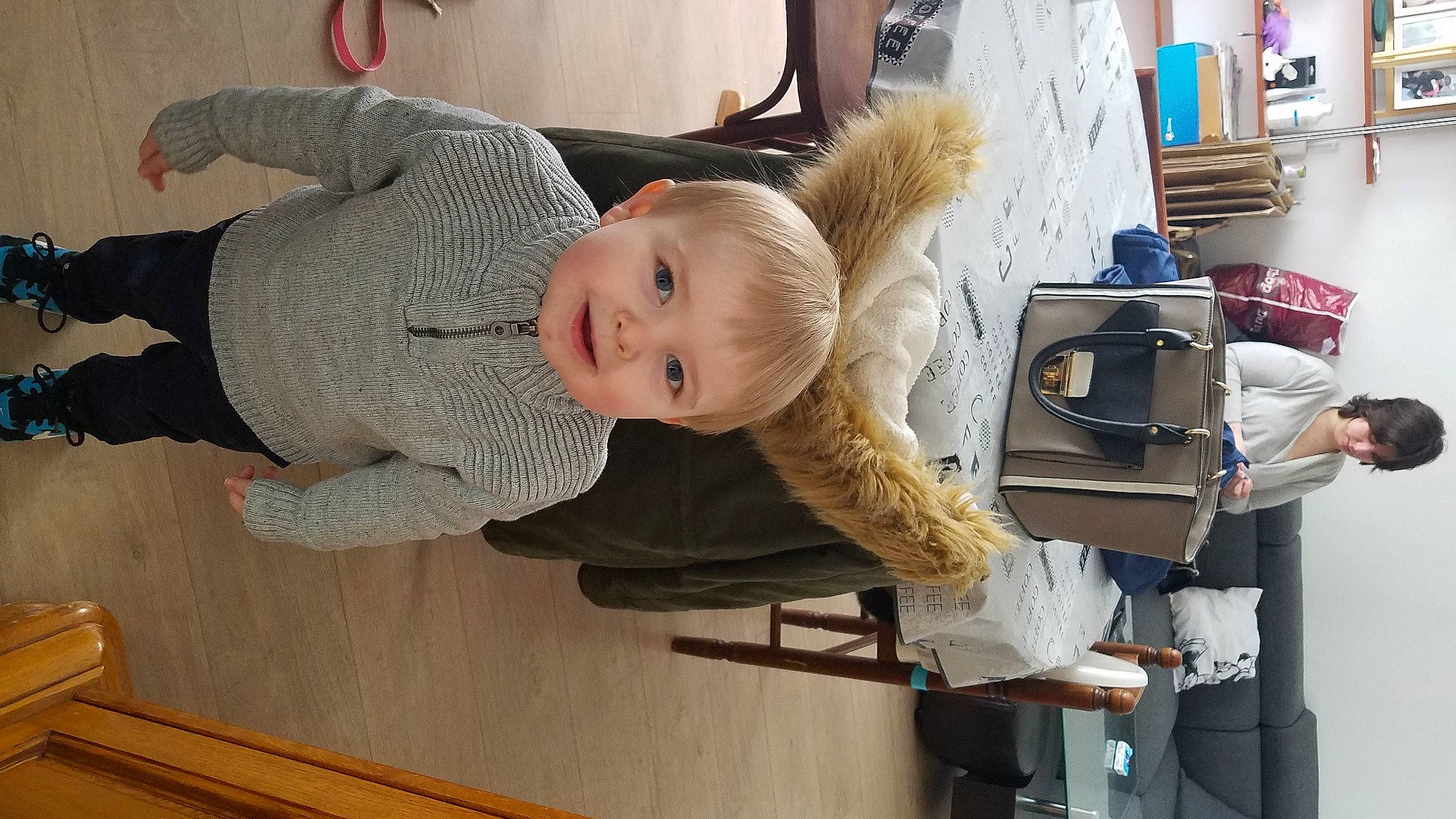 Tim participe au concours pour gagner de l'argent avec cette photo : fur, person