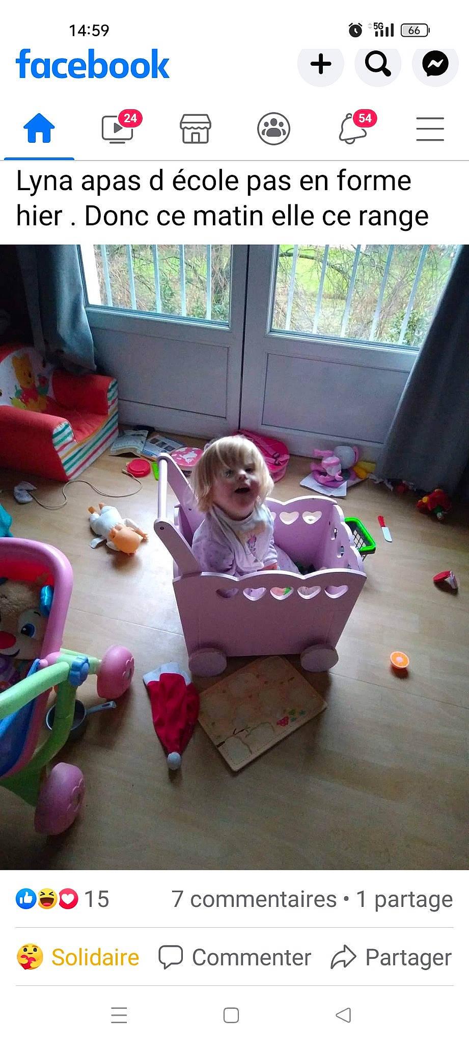 Lyna a rejoint le concours — aidez-le/la à gagner de superbes lots ! canidae, carnivore, child, companion_dog, curtain, dog, dog_breed, dog_supply, fawn, floor, flooring, hardwood, living_room, magenta, person, pet_supply, pink, purple, sporting_group, toy