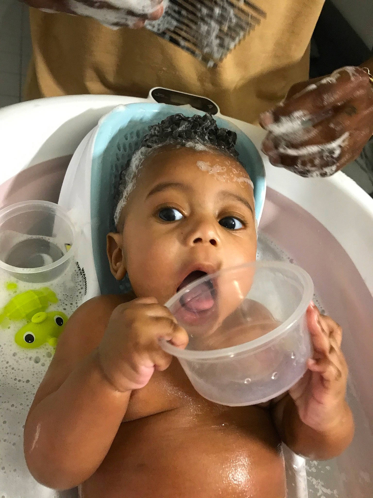 Tahani a rejoint le concours — aidez-le/la à gagner de superbes lots ! baby, bathing, cheek, child, cup, dishware, drinkware, eyebrow, eyelash, fun, happy, jaw, lip, mouth, nose, person, serveware, skin, sweetness, tableware