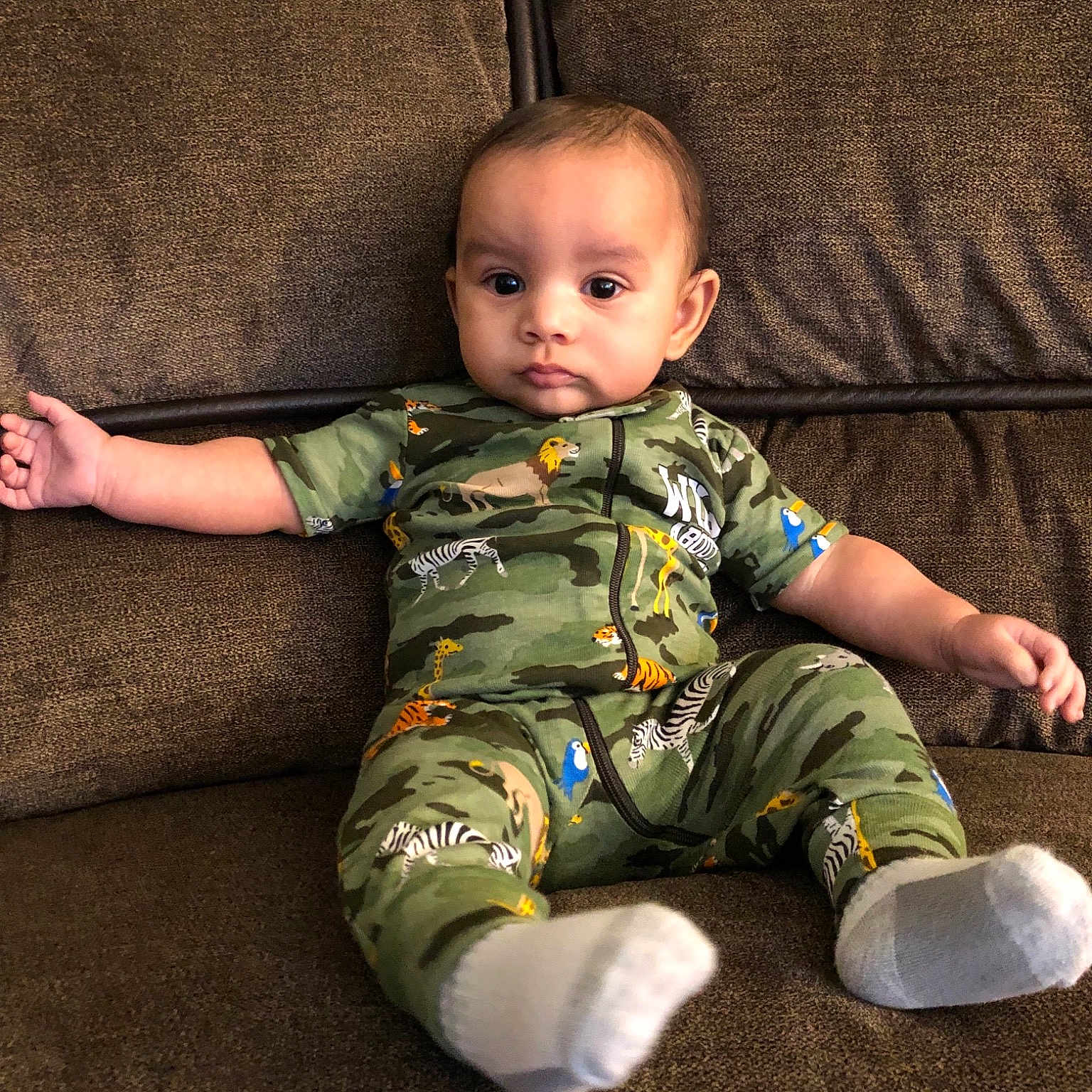 Juliano is registered to the contest to win money with this photo: baby, cheek, child, crawling, leg, person, sitting, skin, toddler