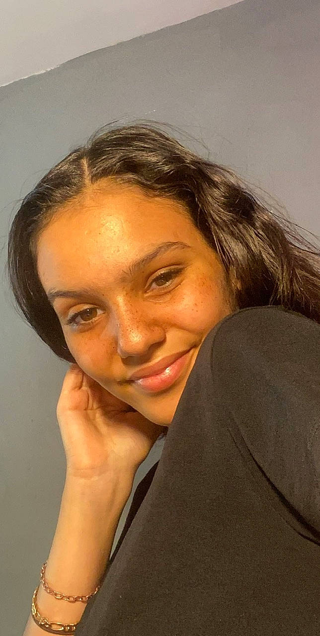 Houda participe au concours pour gagner de l'argent avec cette photo : beauty, black_hair, brown_hair, cheek, chin, eye, eyebrow, face, forehead, hair, hairstyle, head, joy, lip, long_hair, neck, nose, person, portrait, portrait_photography