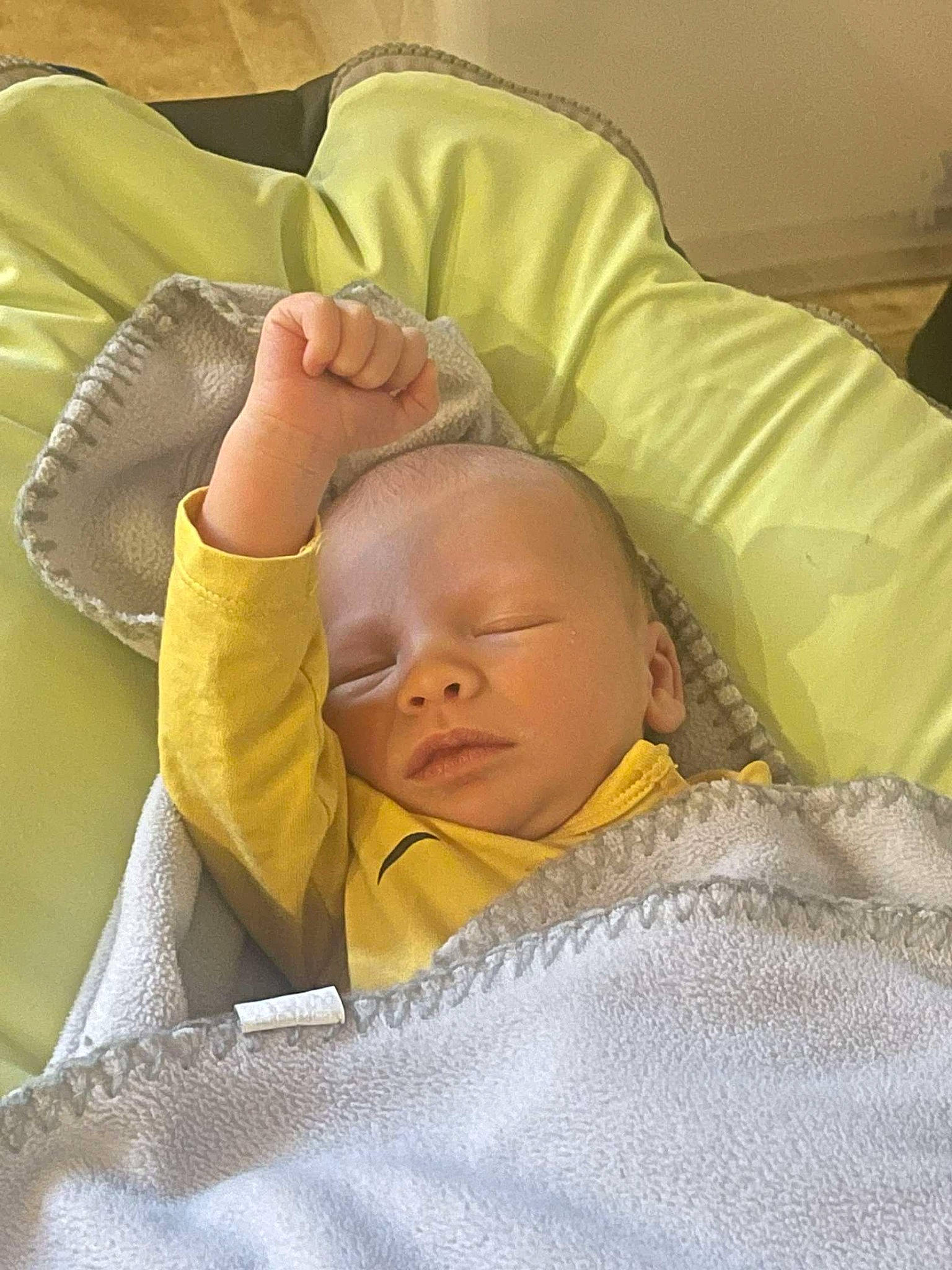 Tymao participe au concours pour gagner de l'argent avec cette photo : baby, baby_products, baby_safety, baby_sleeping, baby_toddler_clothing, bedding, bedtime, cheek, child, comfort, head, linens, mouth, nap, nose, person, room, skin, sleep, sleeve