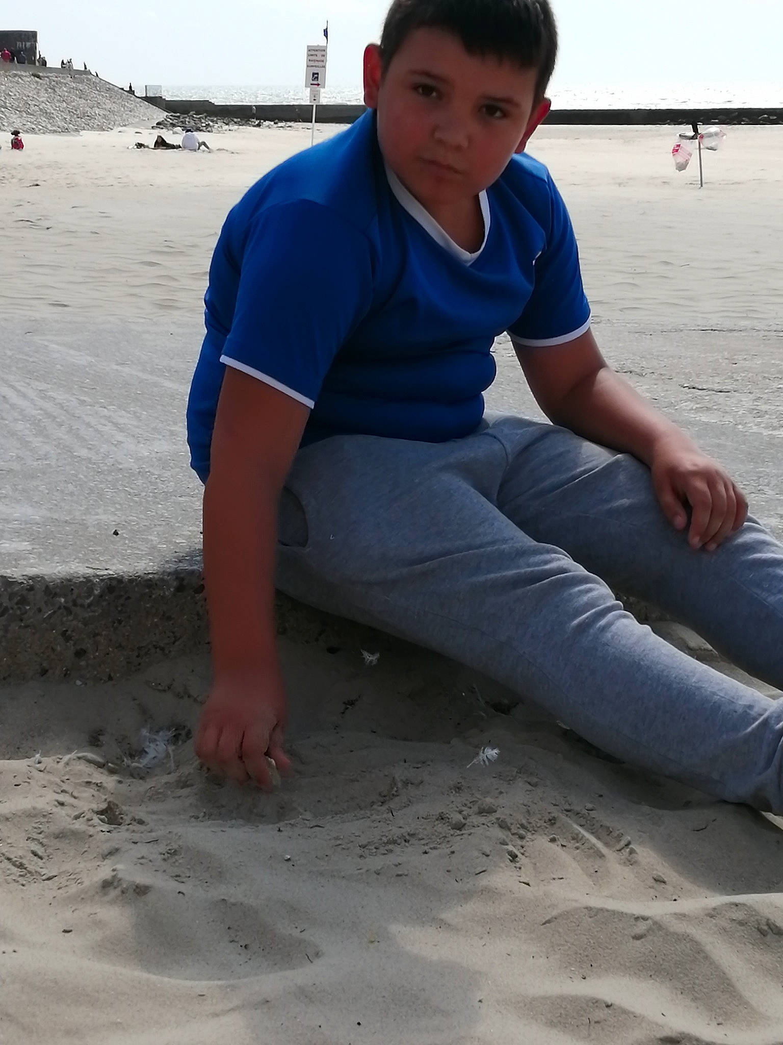 Erwan participe au concours pour gagner de l'argent avec cette photo : beach, leg, person, sand, sea, vacation