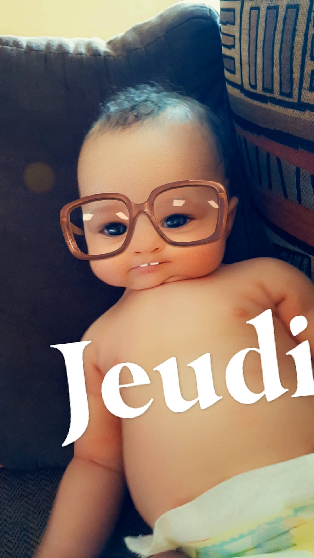 Kira a rejoint le concours — aidez-le/la à gagner de superbes lots ! black_hair, brown_hair, cool, eyewear, girl, glasses, person, vision_care