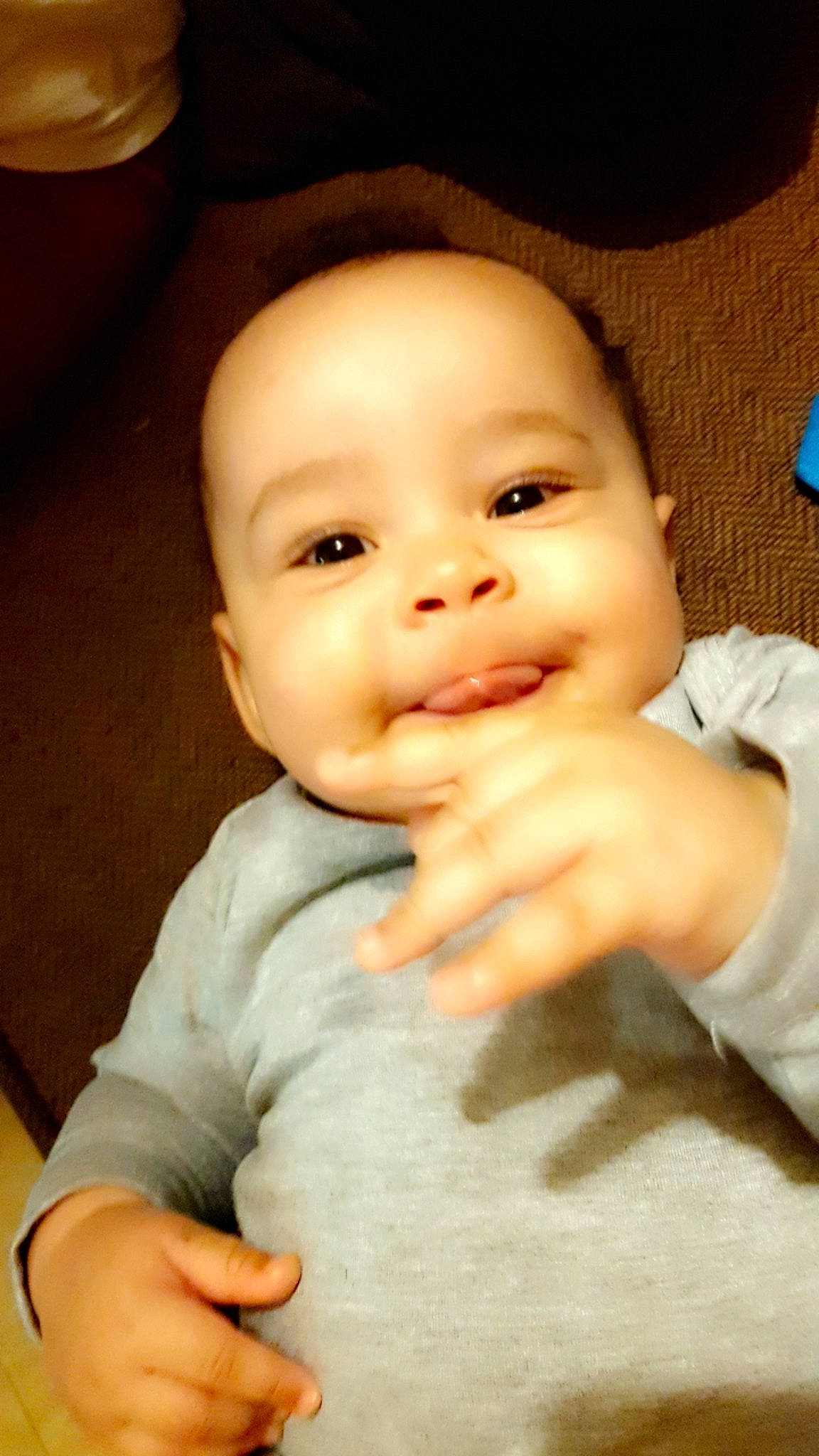 Kira participe au concours pour gagner de l'argent avec cette photo : boy, cheek, child, chin, face, finger, forehead, girl, hand, head, infant, joy, nose, person, skin, smile, toddler