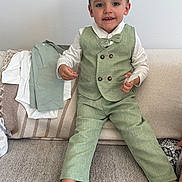 Leïlo a rejoint le concours — aidez-le/la à gagner de superbes lots ! child, boy, suit, vest, bow_tie, smile, sitting, couch, blanket, carpet, indoor, clothing, foot, happy, portrait, person, home, furniture, casual, cute