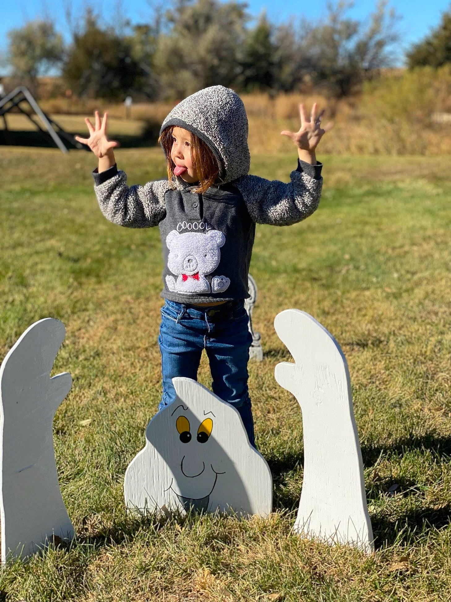 Echo is registered to the contest to win money with this photo: child, fun, grass, grass_family, grassland, happy, jacket, jeans, landscape, lawn, leisure, meadow, people_in_nature, person, prairie, recreation, sitting, sky, soil, toddler