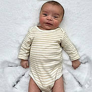 Gabriel a rejoint le concours — aidez-le/la à gagner de superbes lots ! baby, infant, smile, onesie, striped_clothing, lying_down, white_background, soft_texture, cute, child, portrait, happy, face, head, skin, hands, legs, newborn, indoors, cozy